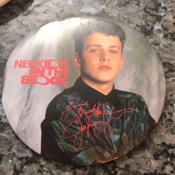 Blockheads fans! 1989 NKOTB badges new lids on the block lot of 3 large badges - Picture 3 of 8
